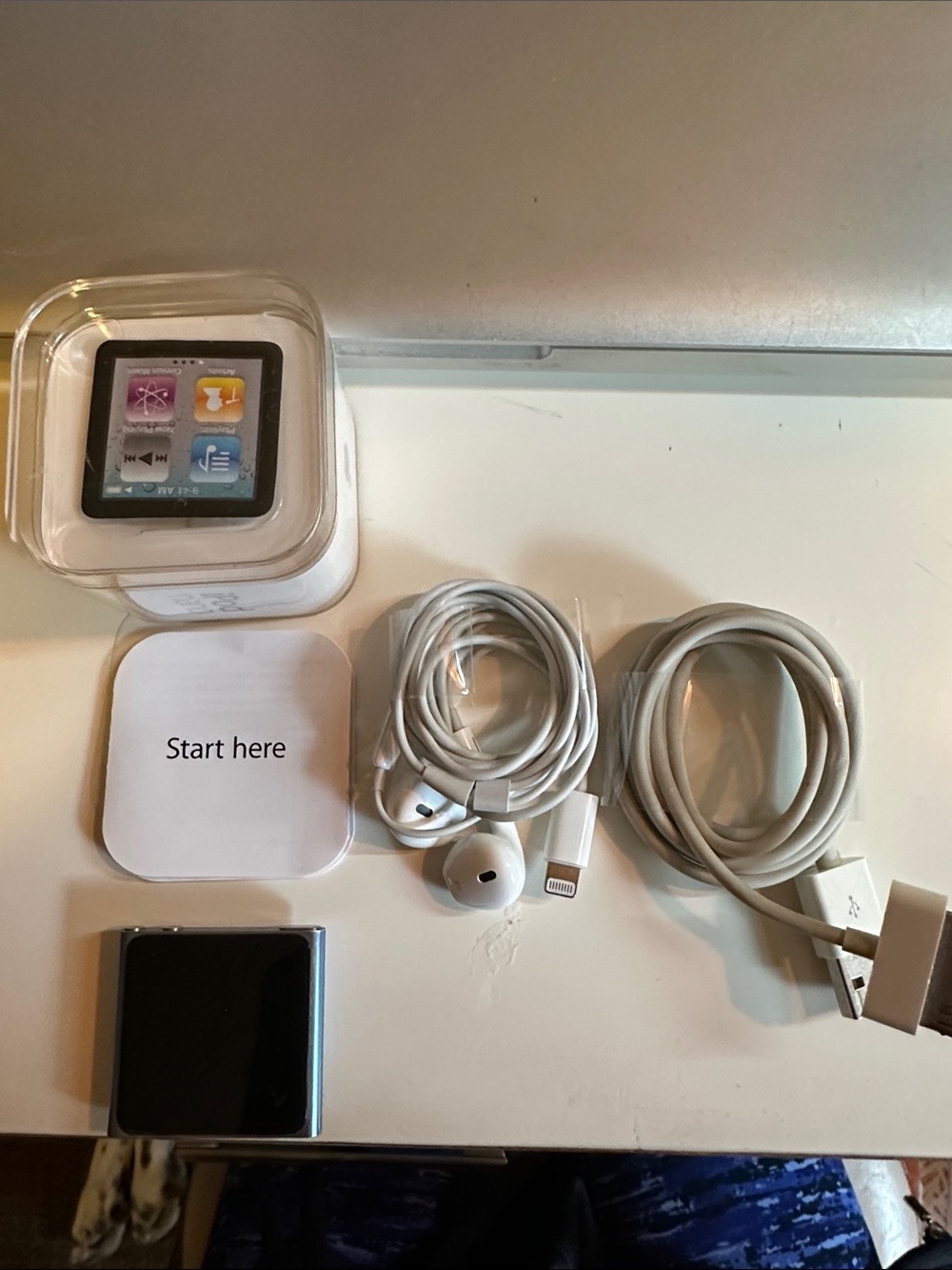 Apple Silver iPod Nano 6th generation 8GB with White EarPods and Lightning Cable